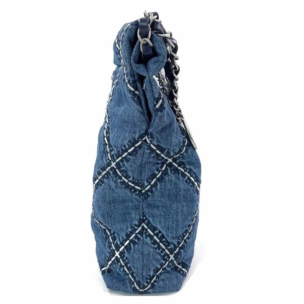 Chanel 22 - Side view