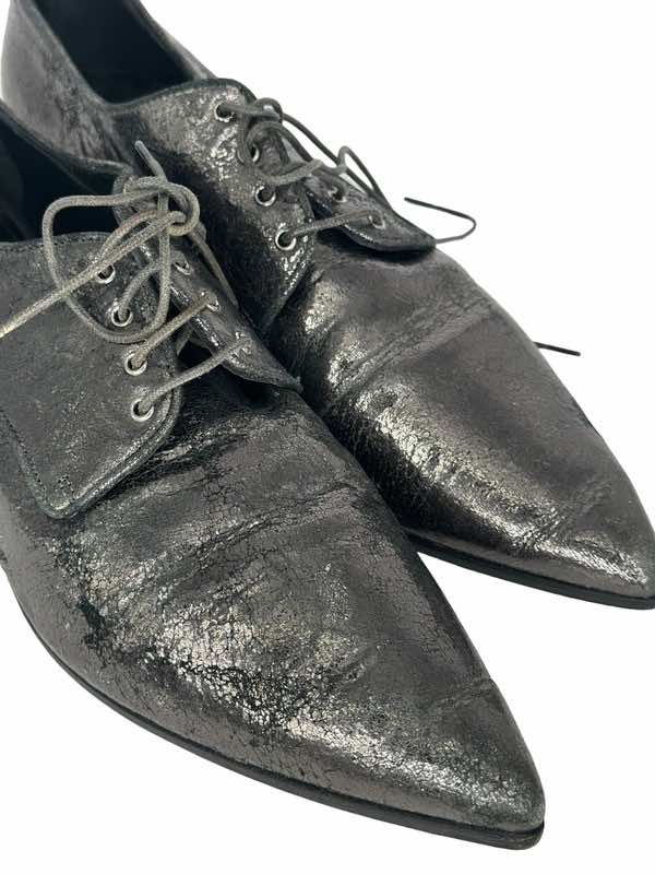 Miu Miu Pointed Waxed Shoes - Detail 1