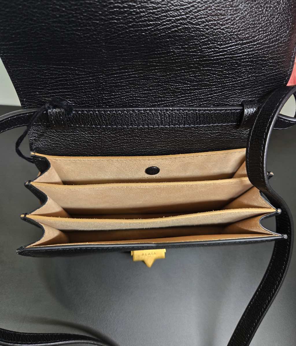 Alaïa Le Papa Small leather crossbody bag - Detail 2