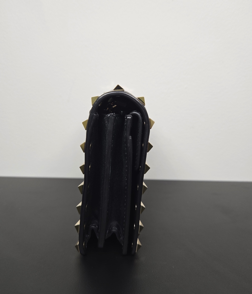 Valentino Garavani Leather Rockstud Chain Pouch - Back view