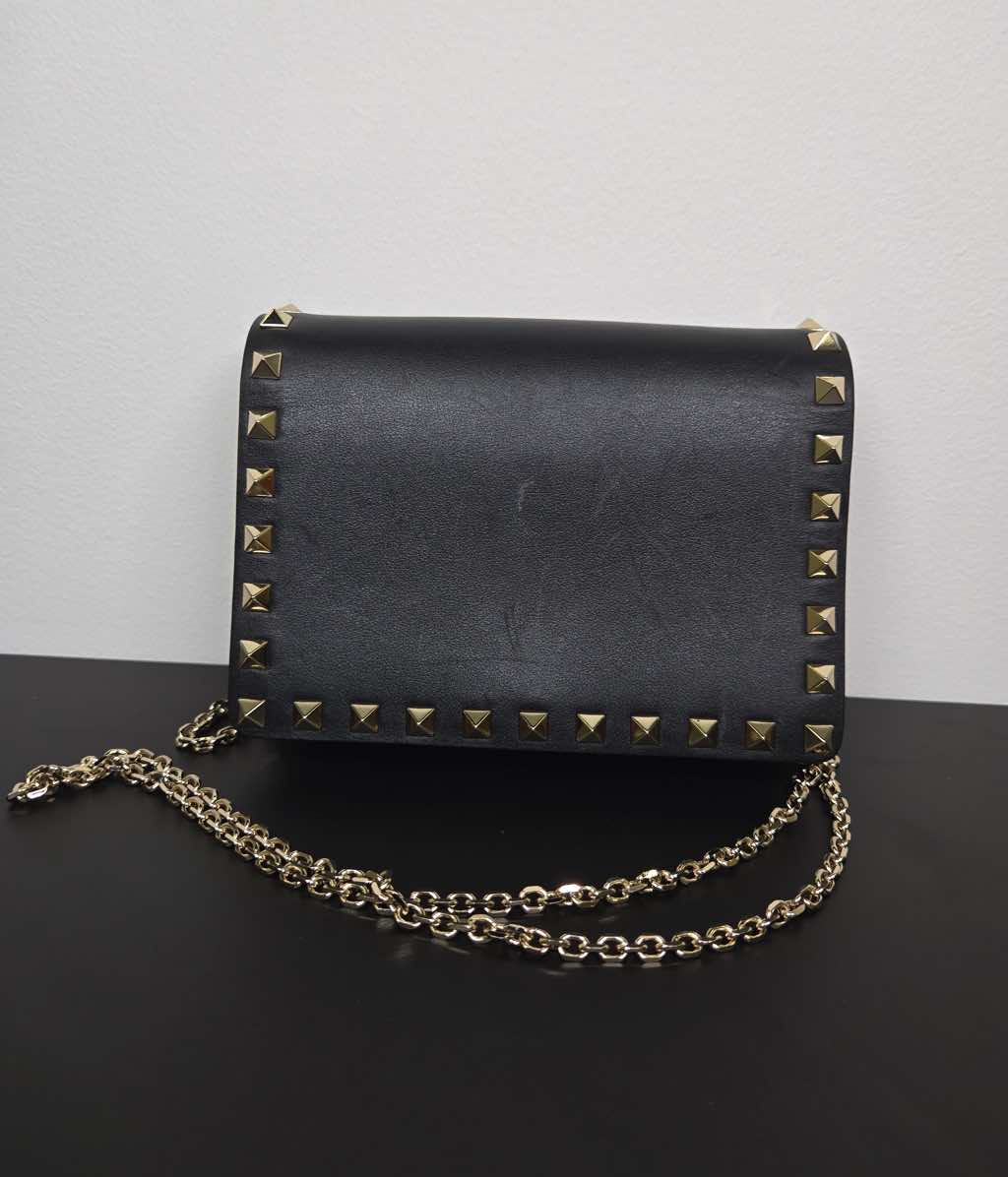 Valentino Garavani Leather Rockstud Chain Pouch - Side view