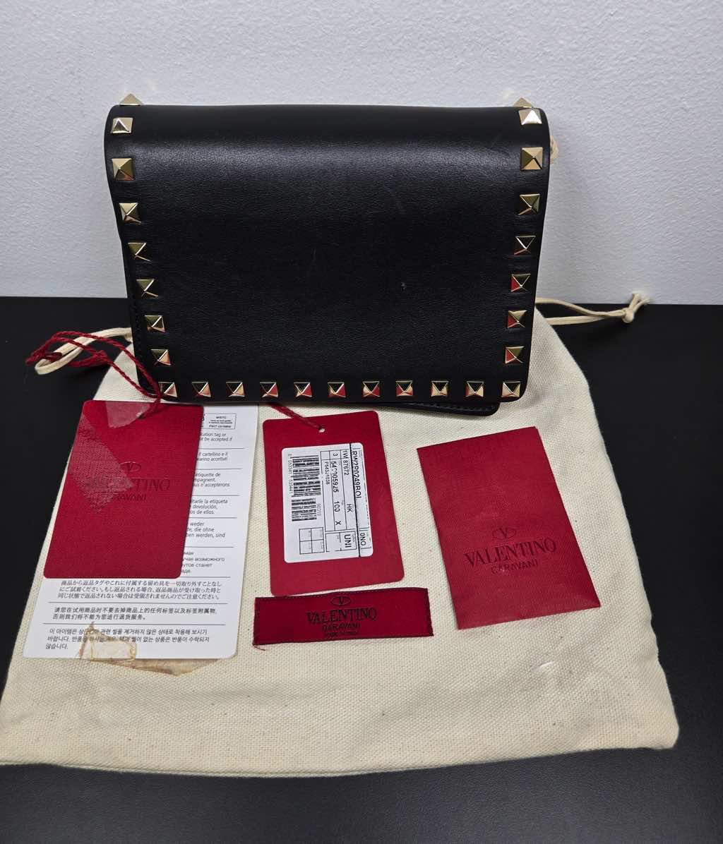 Valentino Garavani Leather Rockstud Chain Pouch - Image 12