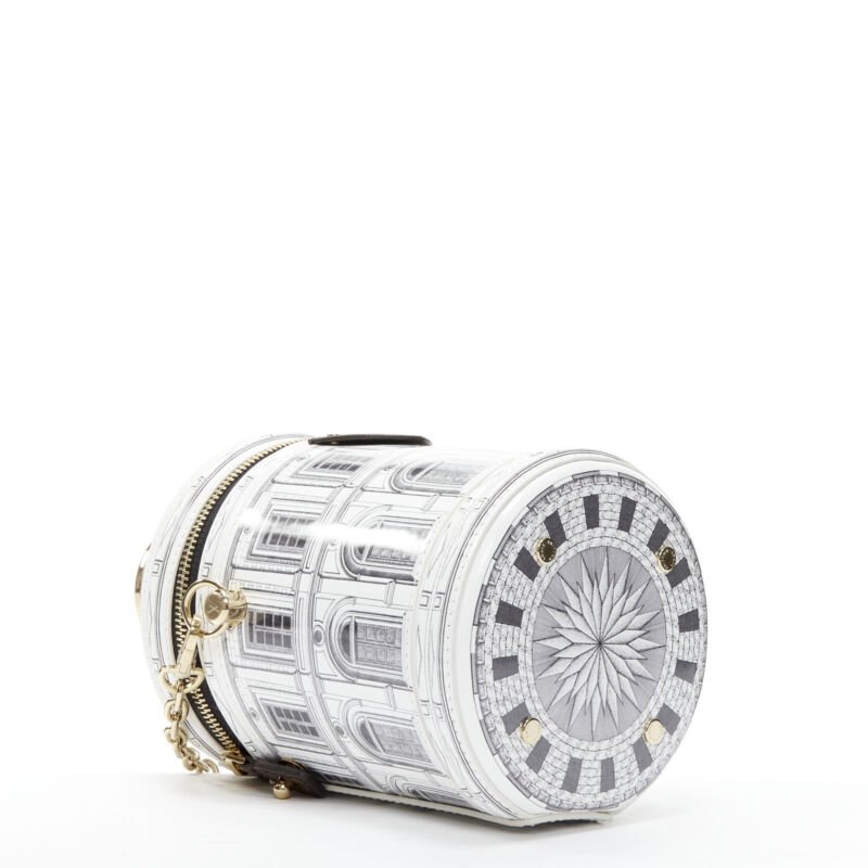 Louis Vuitton Monogram Trim Bag - Detail 1