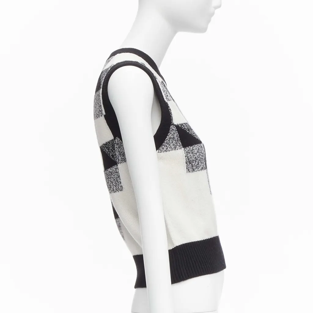 Chanel Check CC Sweater Vest Black Cashmere Never worn - Model View
