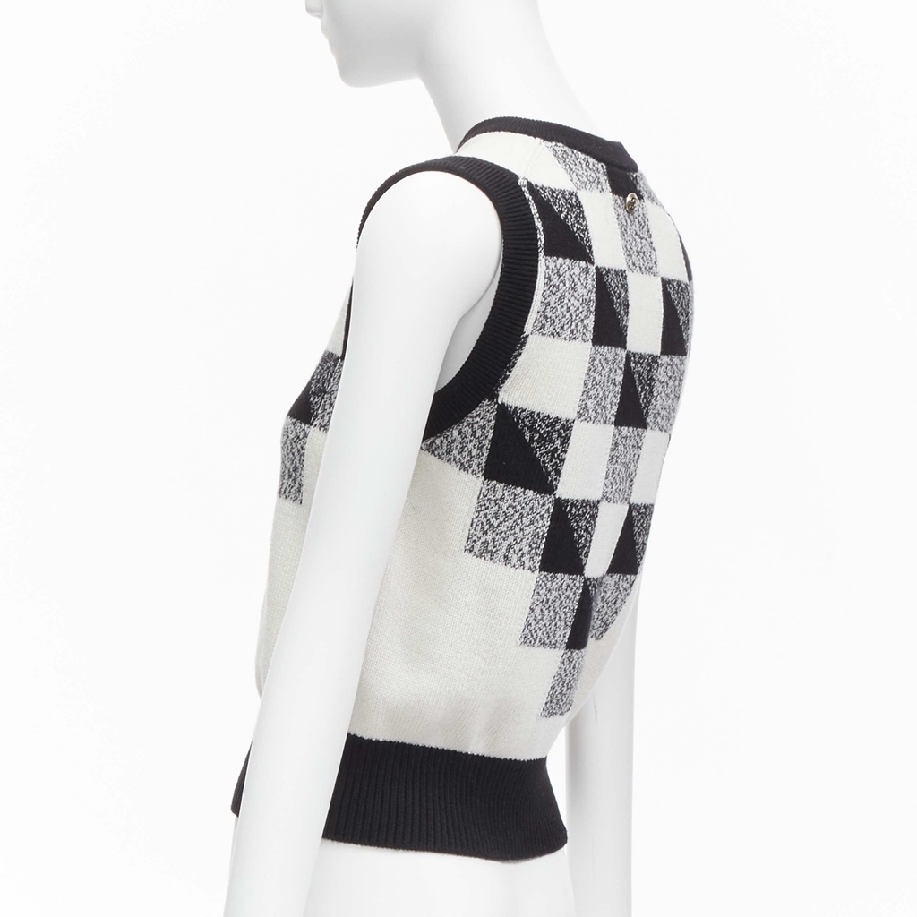 Chanel Check CC Sweater Vest - Detail 1