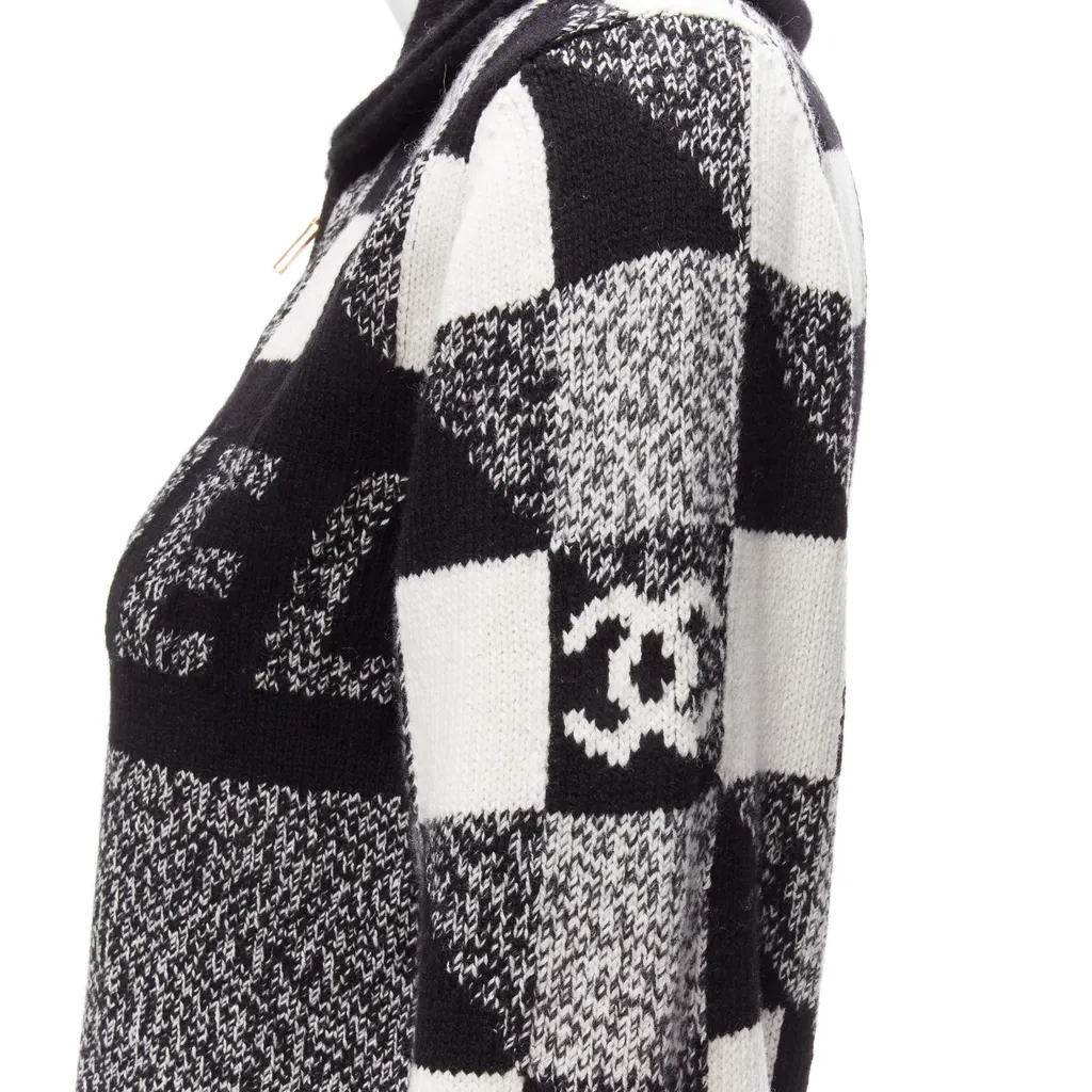 Chanel Graphic CC Cardigan Black Cashmere Never worn - Back View