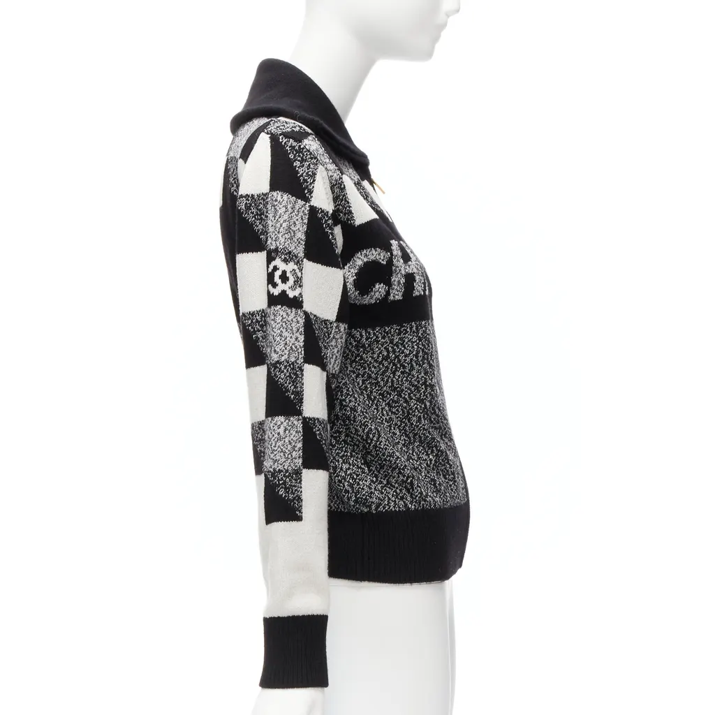 Chanel Graphic CC Cardigan Black Cashmere Never worn - Box View