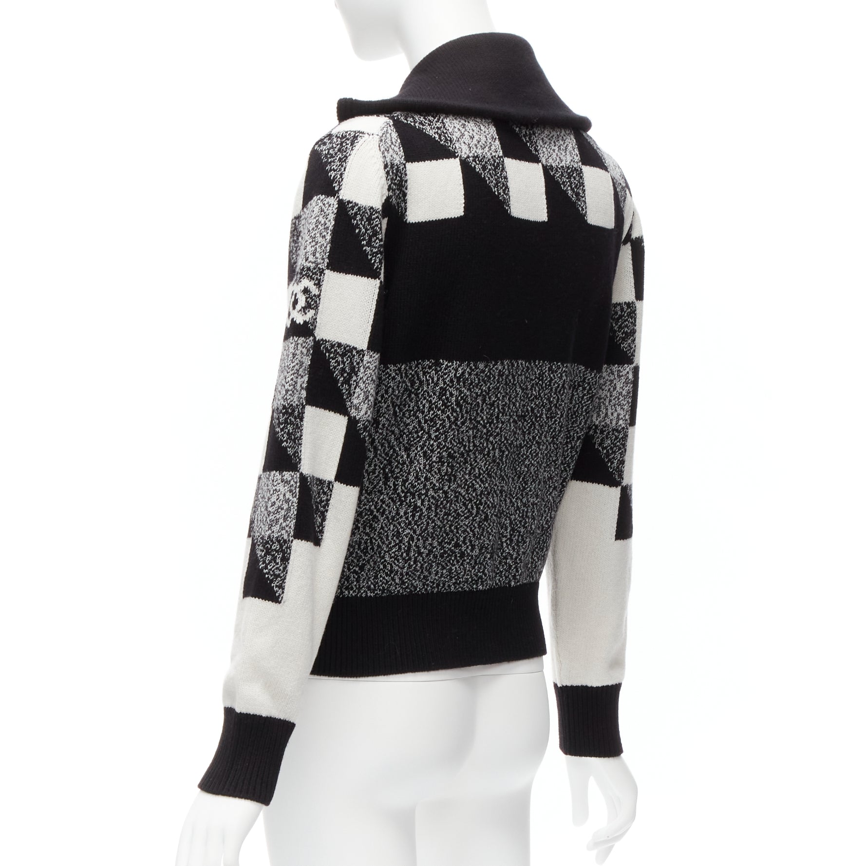 Chanel Graphic CC Cardigan - Detail 2