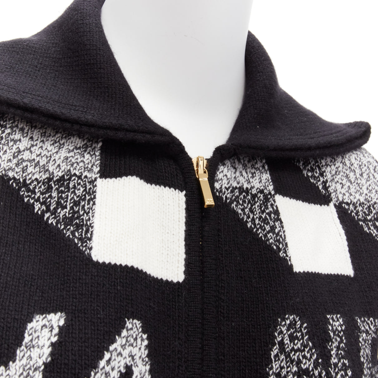 Chanel Graphic CC Cardigan - Image 11