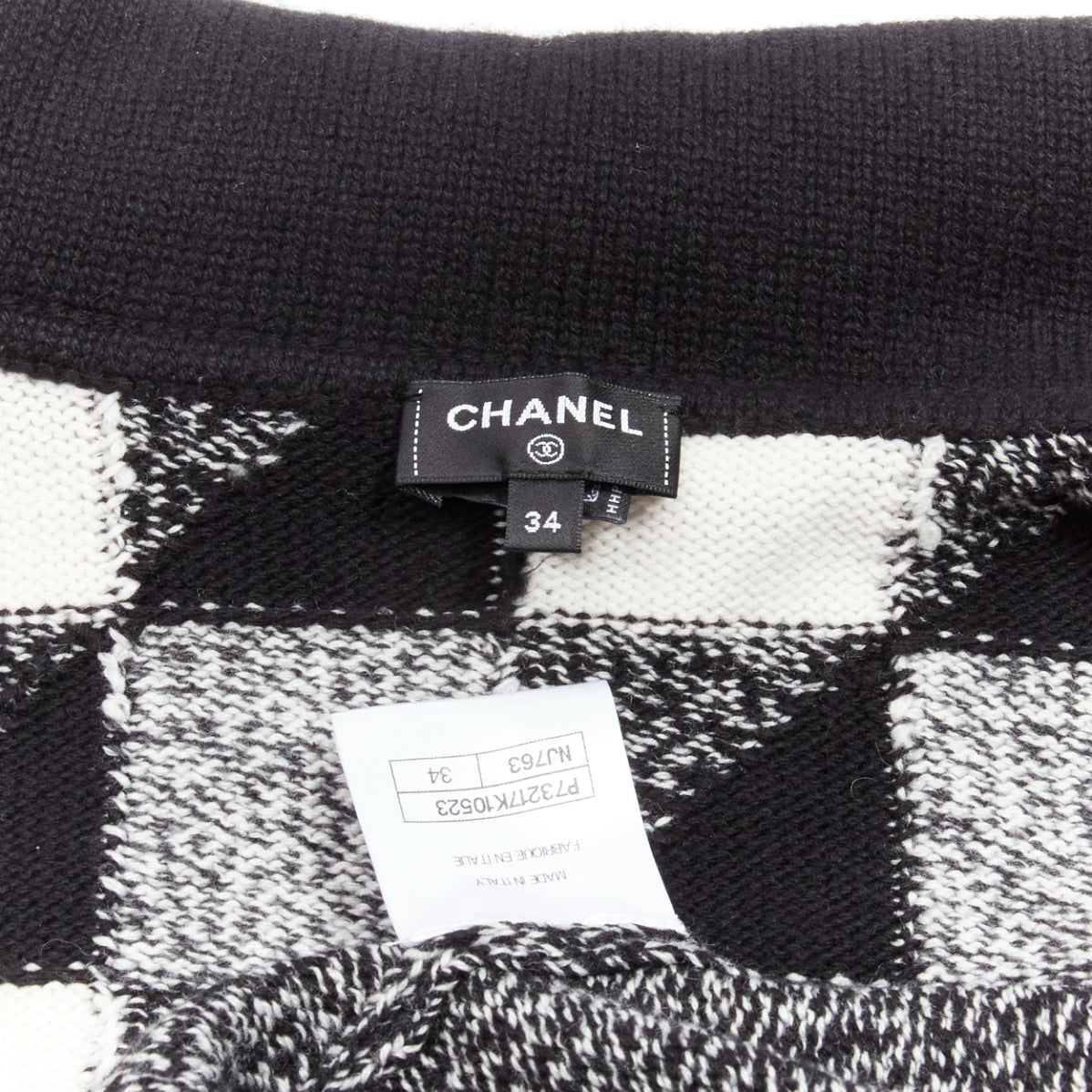 Chanel Graphic CC Cardigan - Image 12
