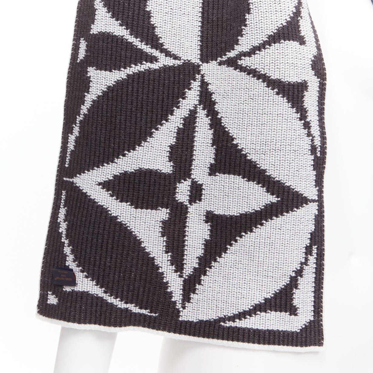 Louis Vuitton Flower Scarf - Detail 2