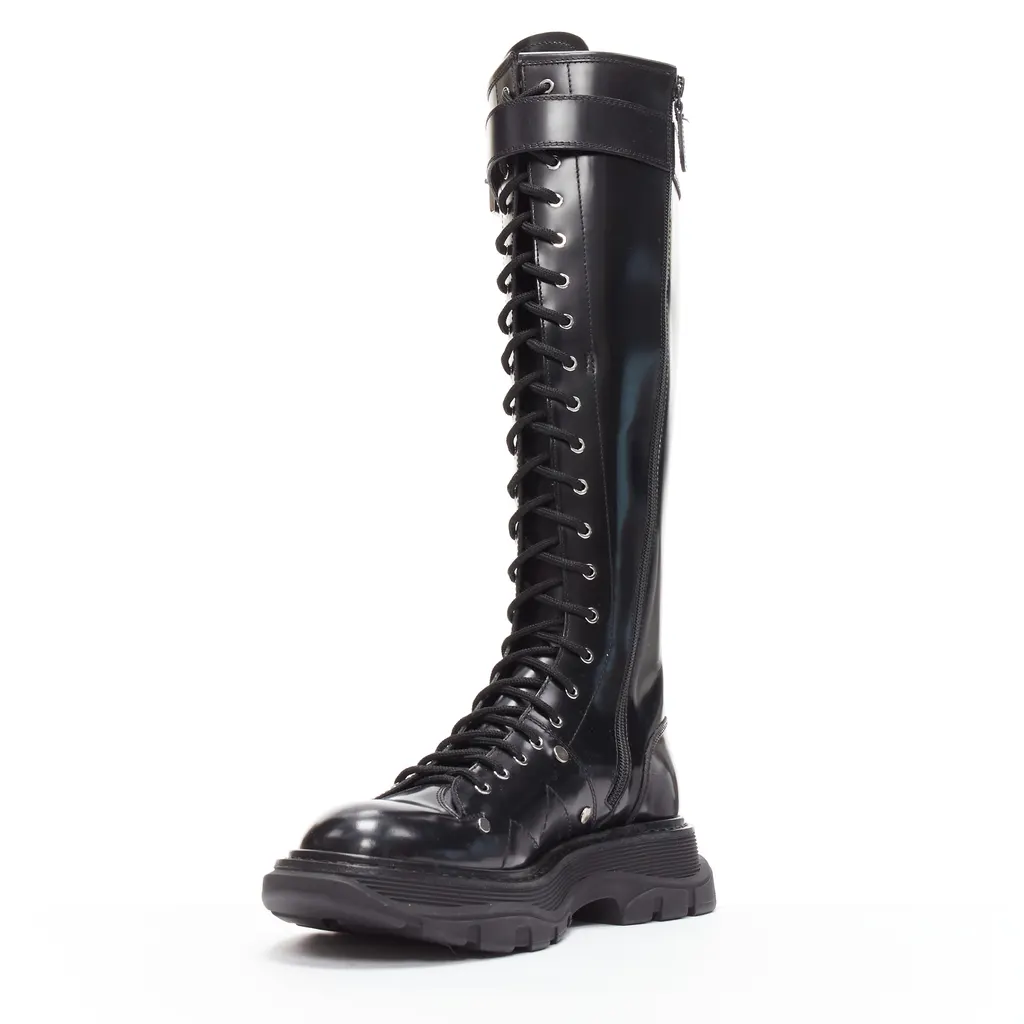 Alexander McQueen Tread Black Leather Very good - Model View