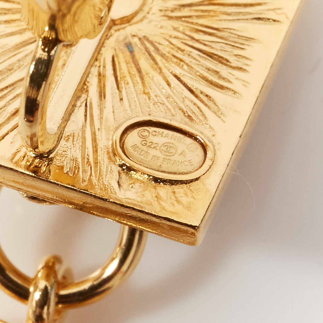 Chanel Lion Head Earrings - Detail 1
