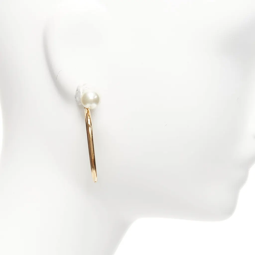 Dior Oval Hoop Earrings Gold Pearl Very good - Model View