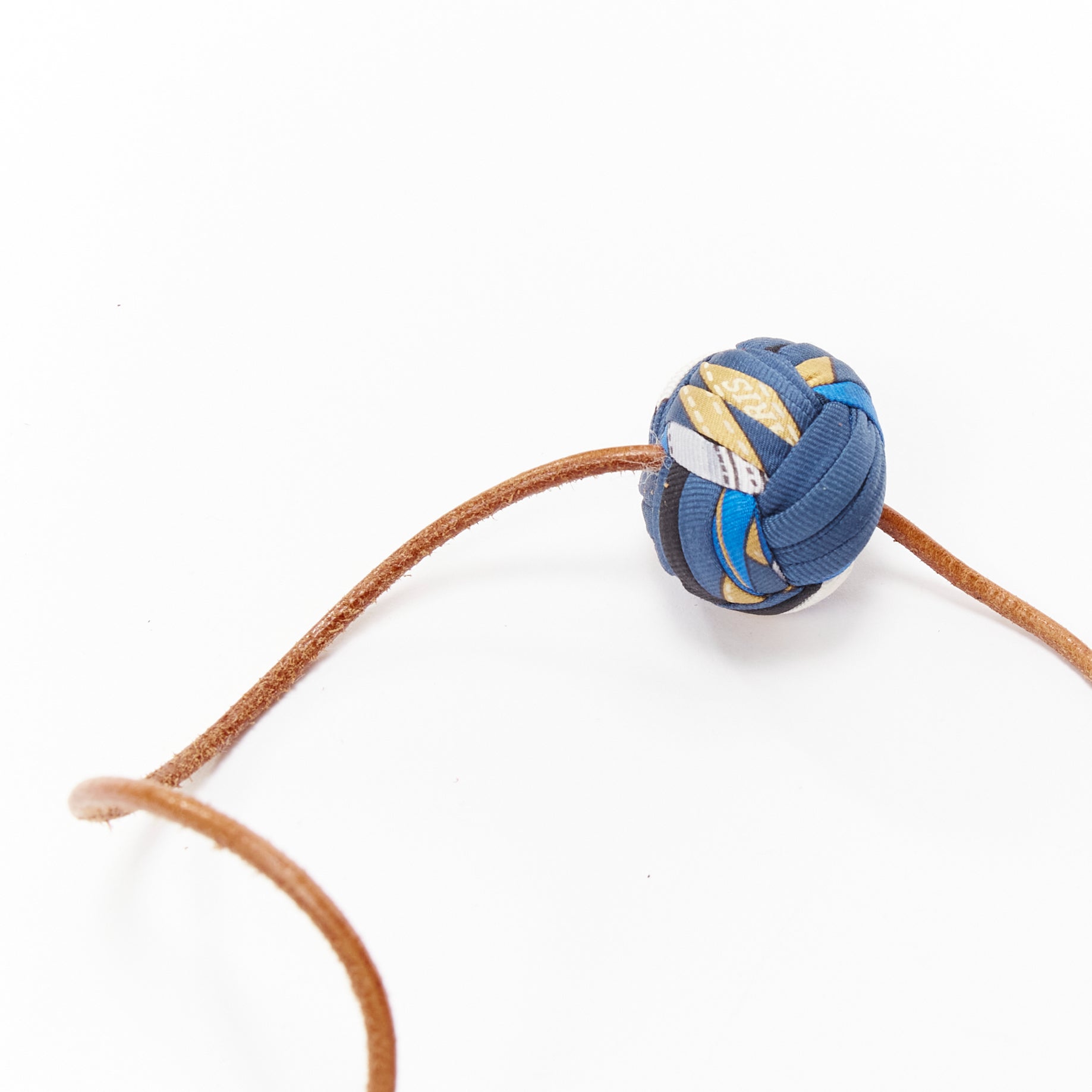 Hermès Pompons - Side view