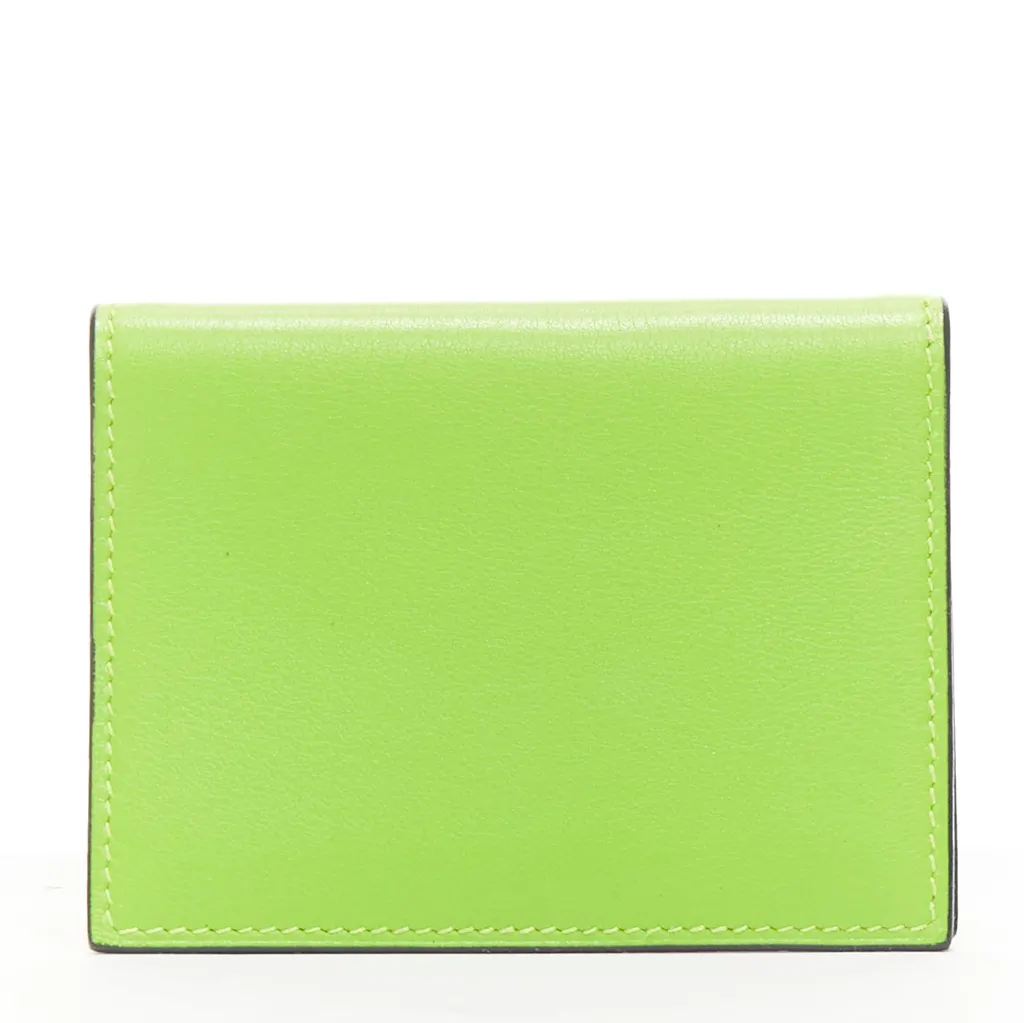 Hermès Leather Cardholder Green Leather Never worn - Model View