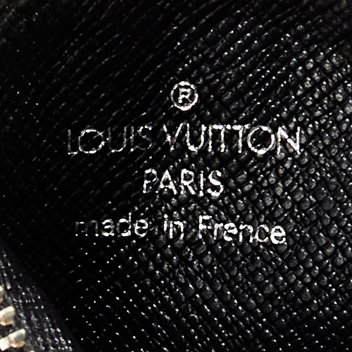 Louis Vuitton Apple Coin Pouch - Detail 1