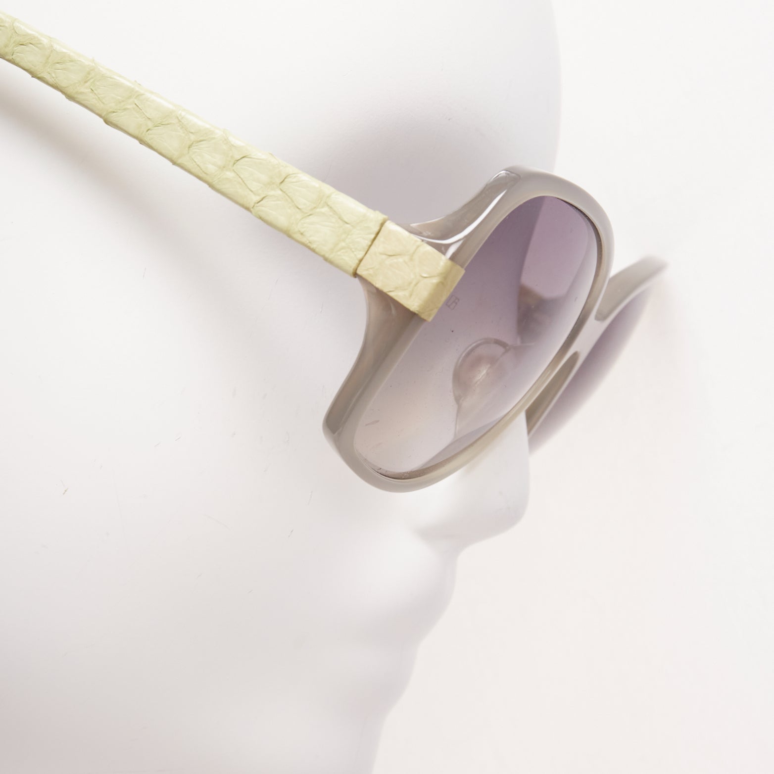 Linda Farrow LFL1426 - Back view