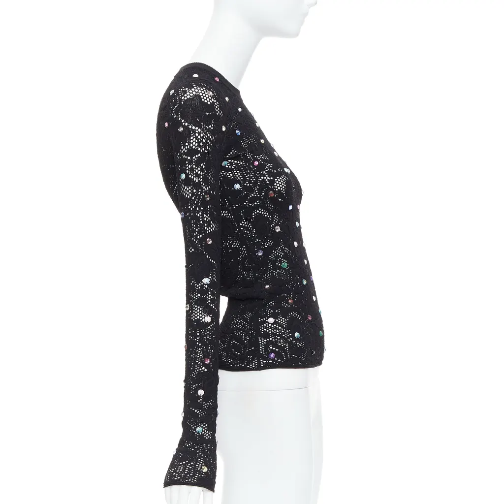 Louis Vuitton Floral Lace Pullover 1ABDZQ Black Viscose Never worn - Model View