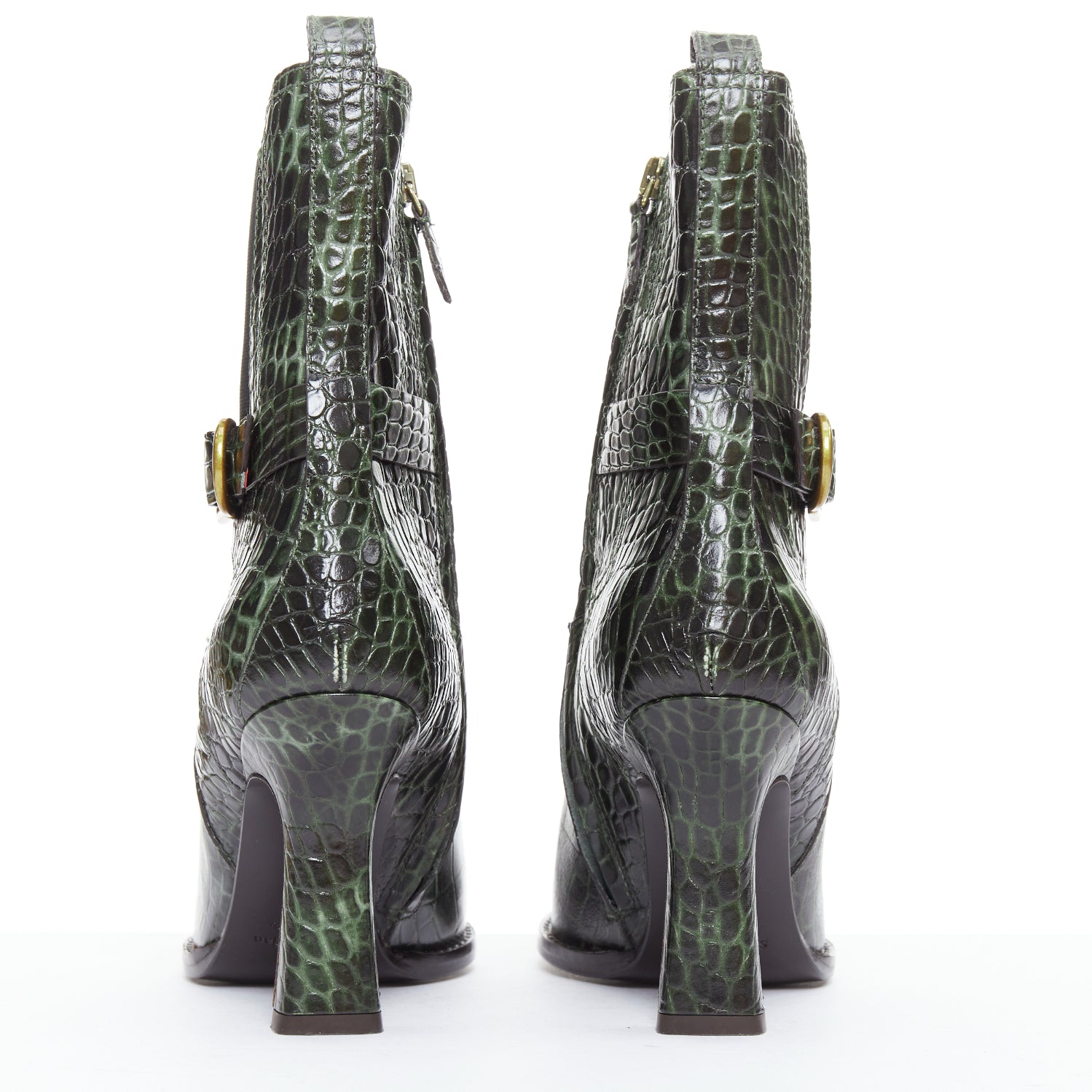 Sies Marjan Naomy 15BEC014 - Side view