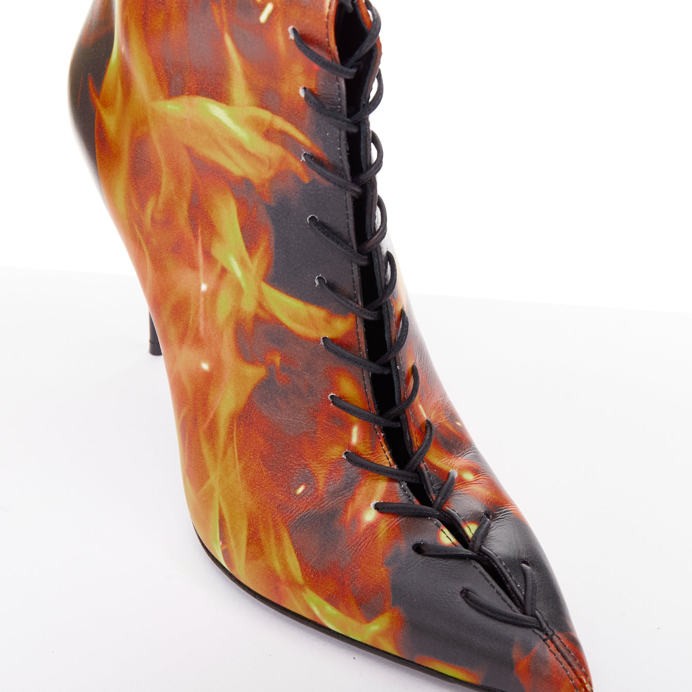 Balmain Uria - Detail 2