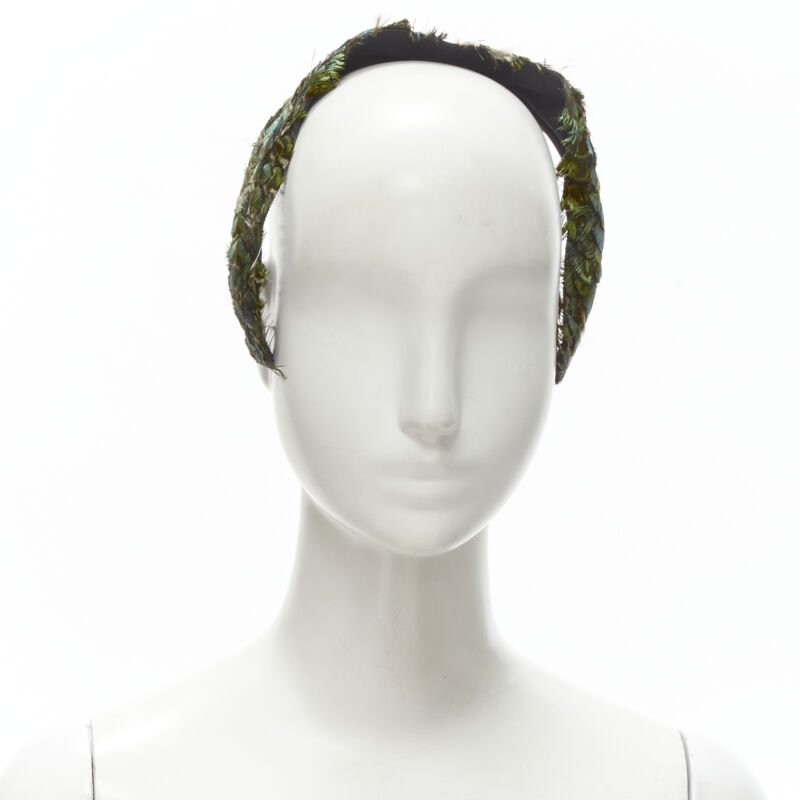 Unsigned / متعددة Feather Sequin Band