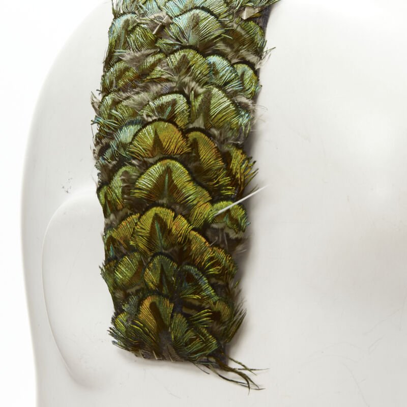 Unsigned / متعددة Feather Sequin Band - Side view