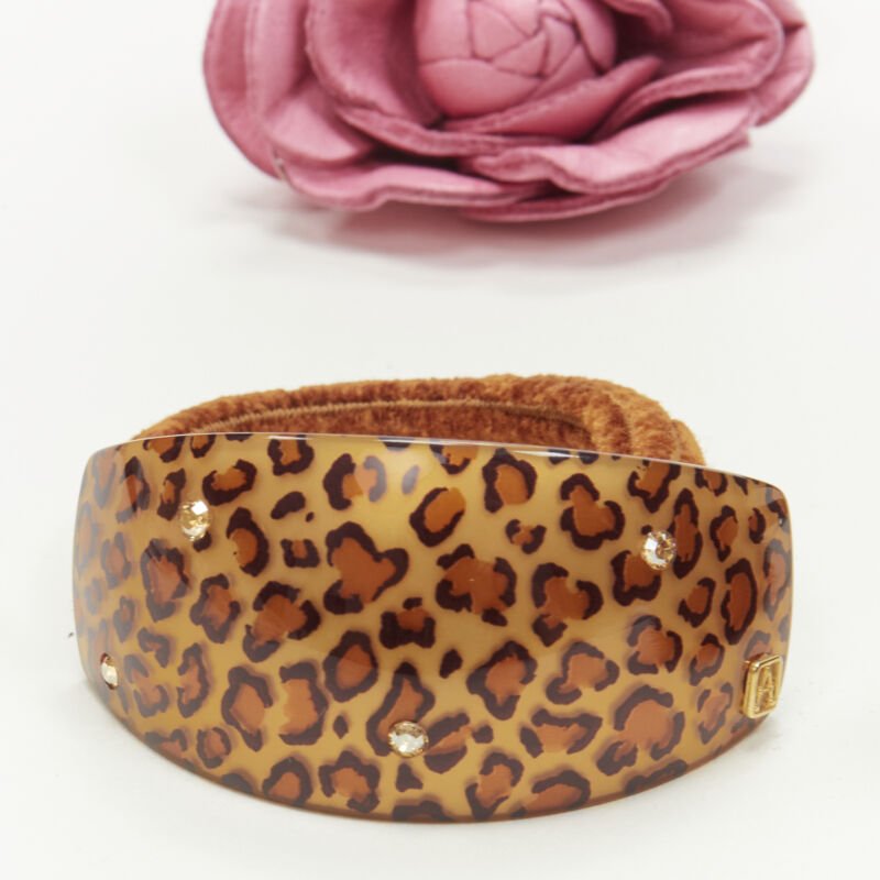 Unsigned / متعددة Rose Fur Hair Tie - Detail 1