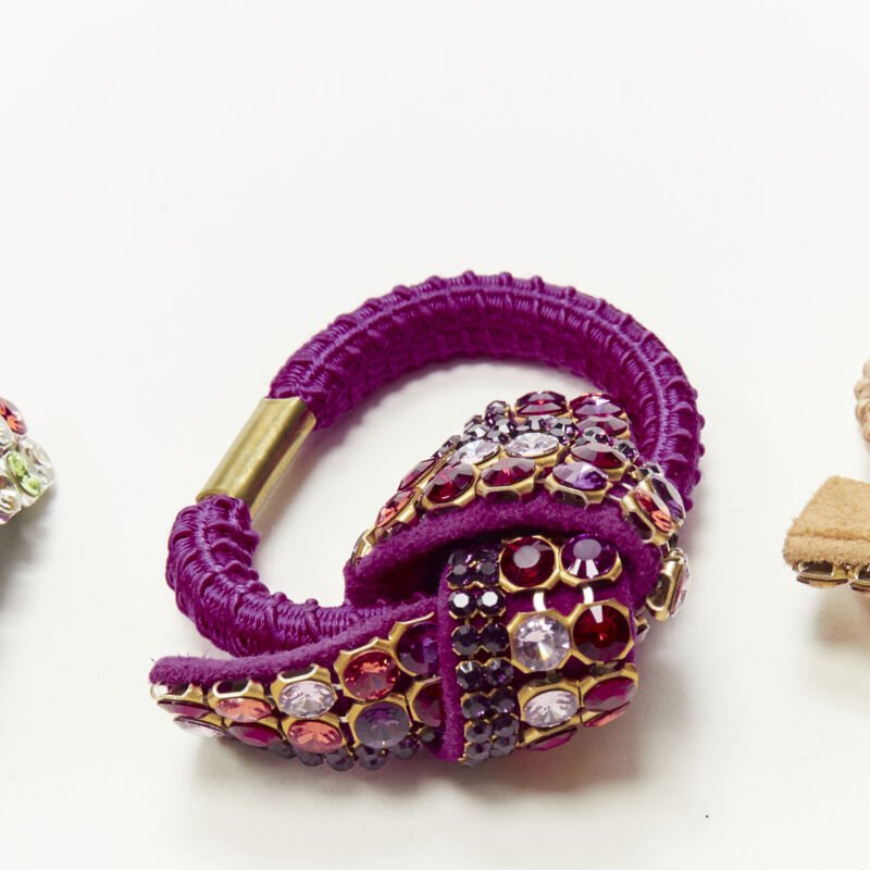 Unsigned / متعددة Rhinestone Knot Tie - Side view