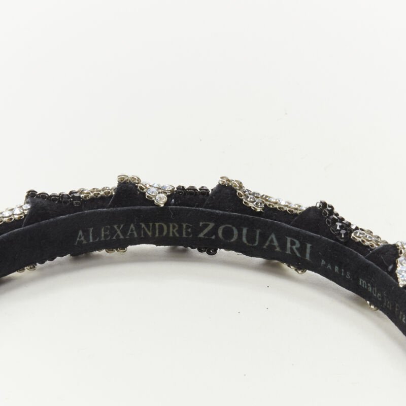 Unsigned / متعددة Crystal Black Headband - Detail 1