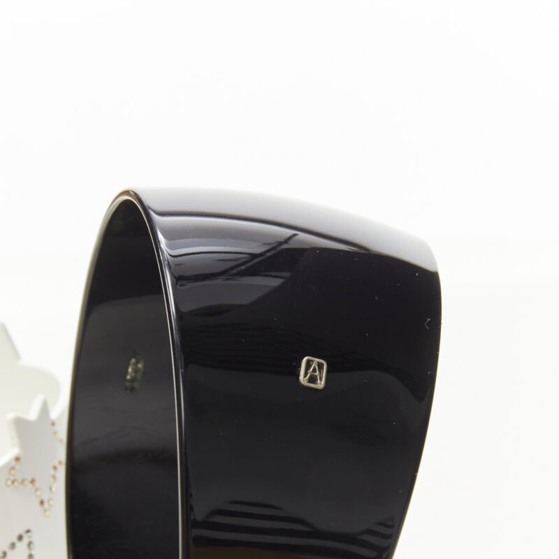 Unsigned / متعددة Star Acrylic Headband - Detail 1