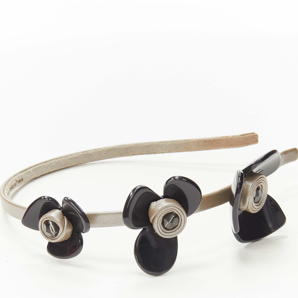 Unsigned / متعددة Layered Flower Band - Detail 2