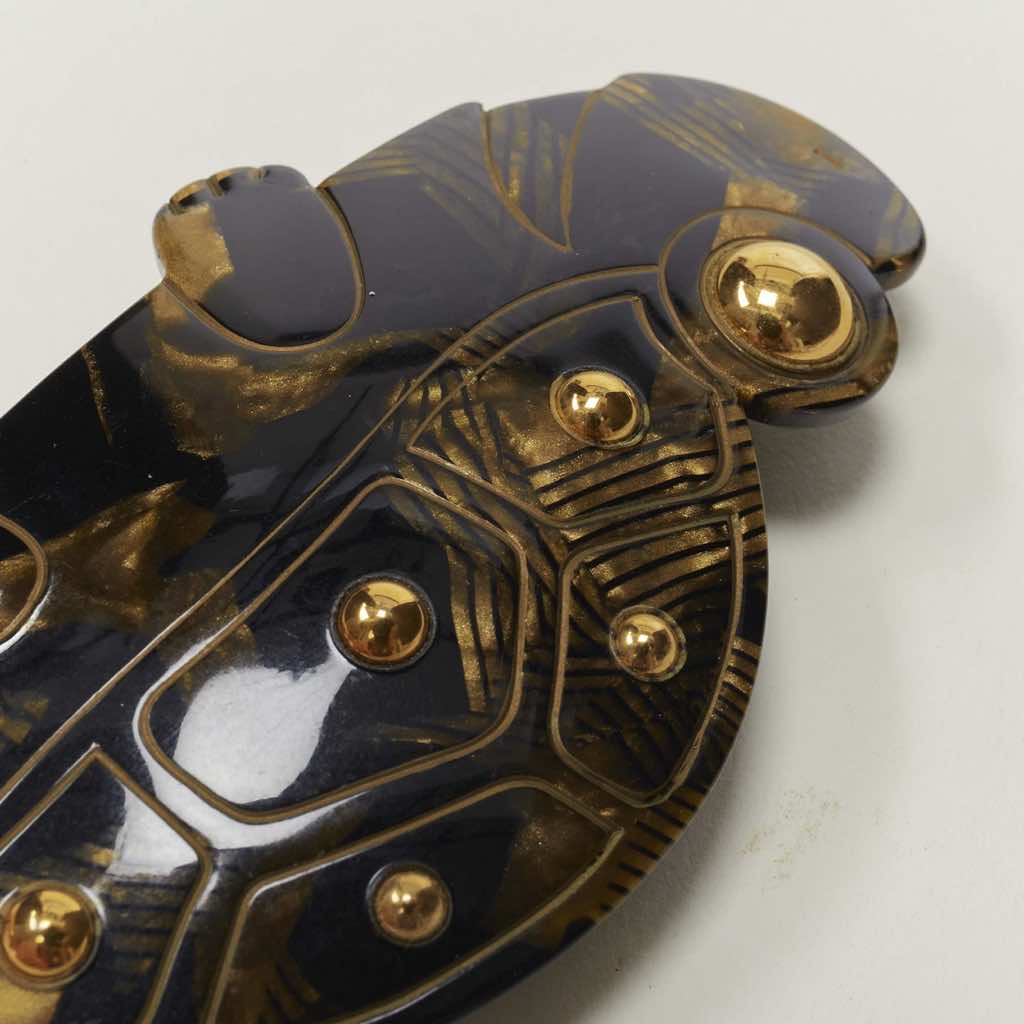 Unsigned / متعددة Turtle Hair Clip - Detail 1