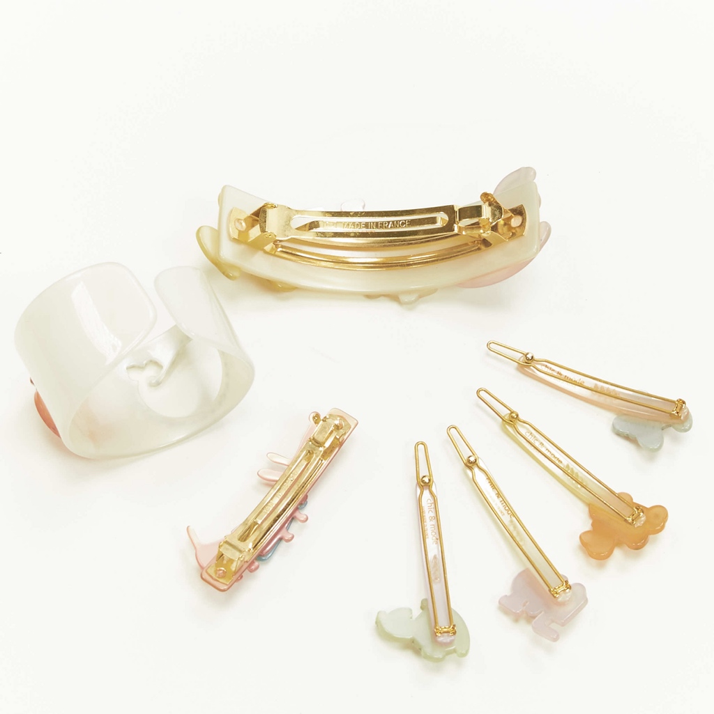 Unsigned / متعددة Horse Bangle Clip - Side view