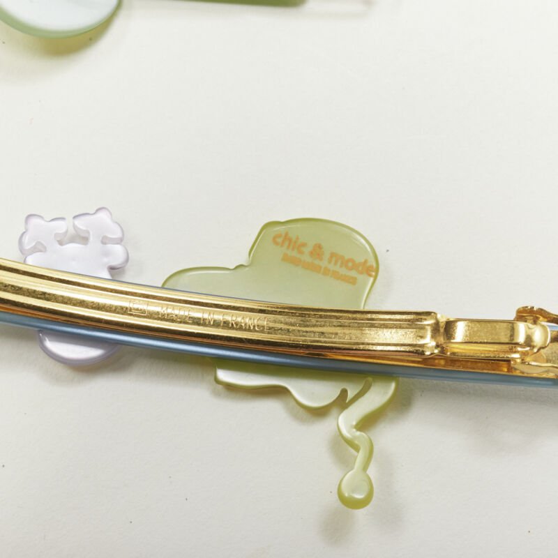 Unsigned / متعددة Santa Hair Clips - Side view