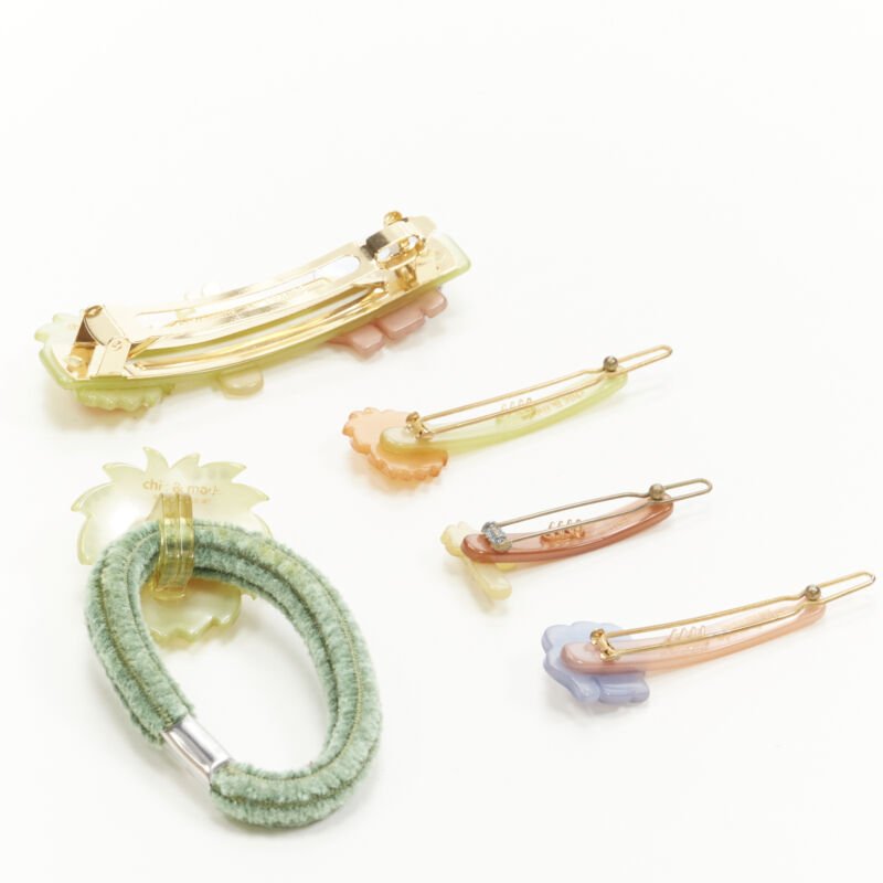 Unsigned / متعددة Safari Hair Clips - Back view