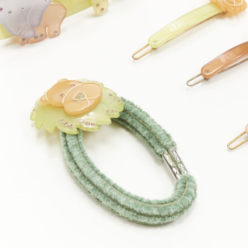 Unsigned / متعددة Safari Hair Clips - Side view