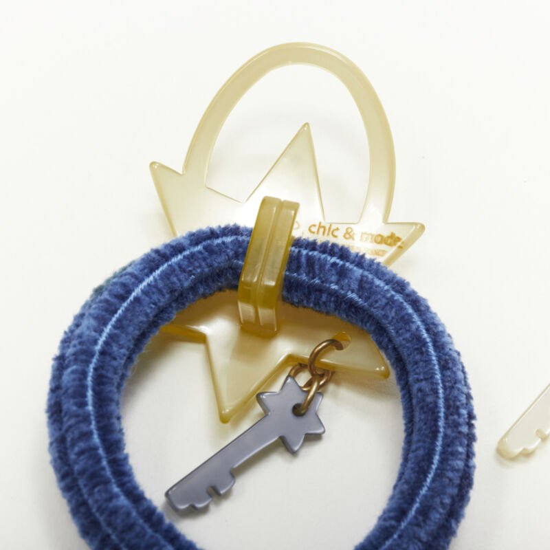 Unsigned / متعددة Lock Hair Clips - Side view