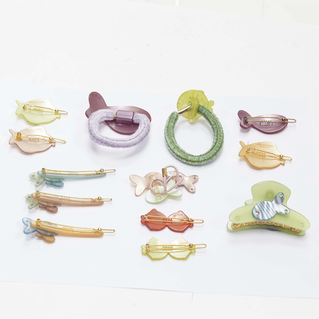 Unsigned / متعددة Fish Hair Clips - Back view