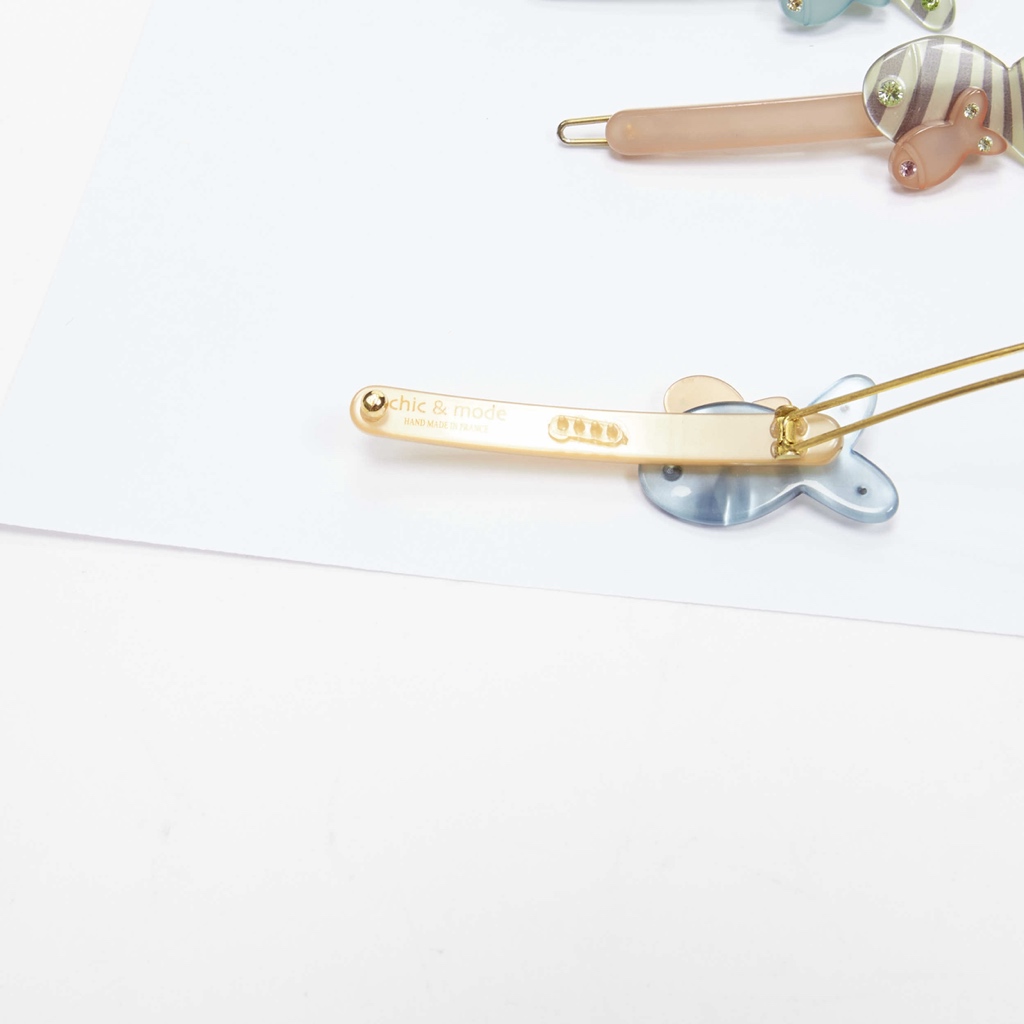 Unsigned / متعددة Fish Hair Clips - Side view