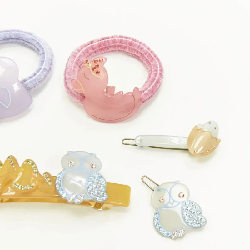 Unsigned Duck Hair Clips MultiColor Plastic Never worn - Model View