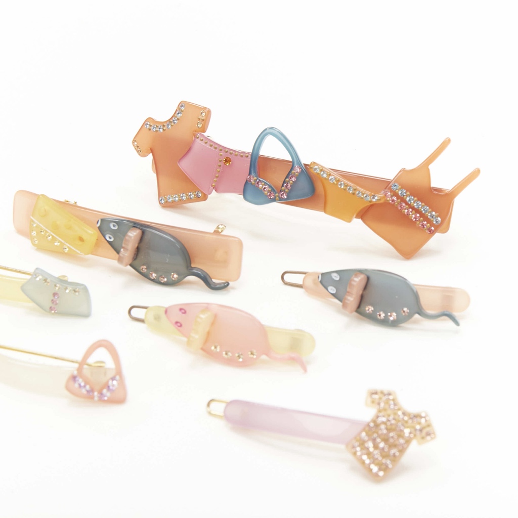 Unsigned / متعددة Pastel Acrylic Clips - Image 6