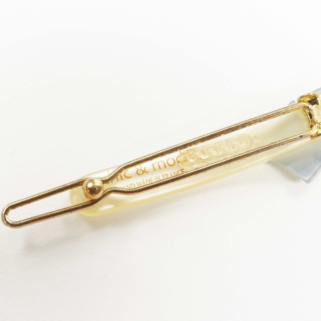 Unsigned / متعددة Pastel Acrylic Clips - Side view