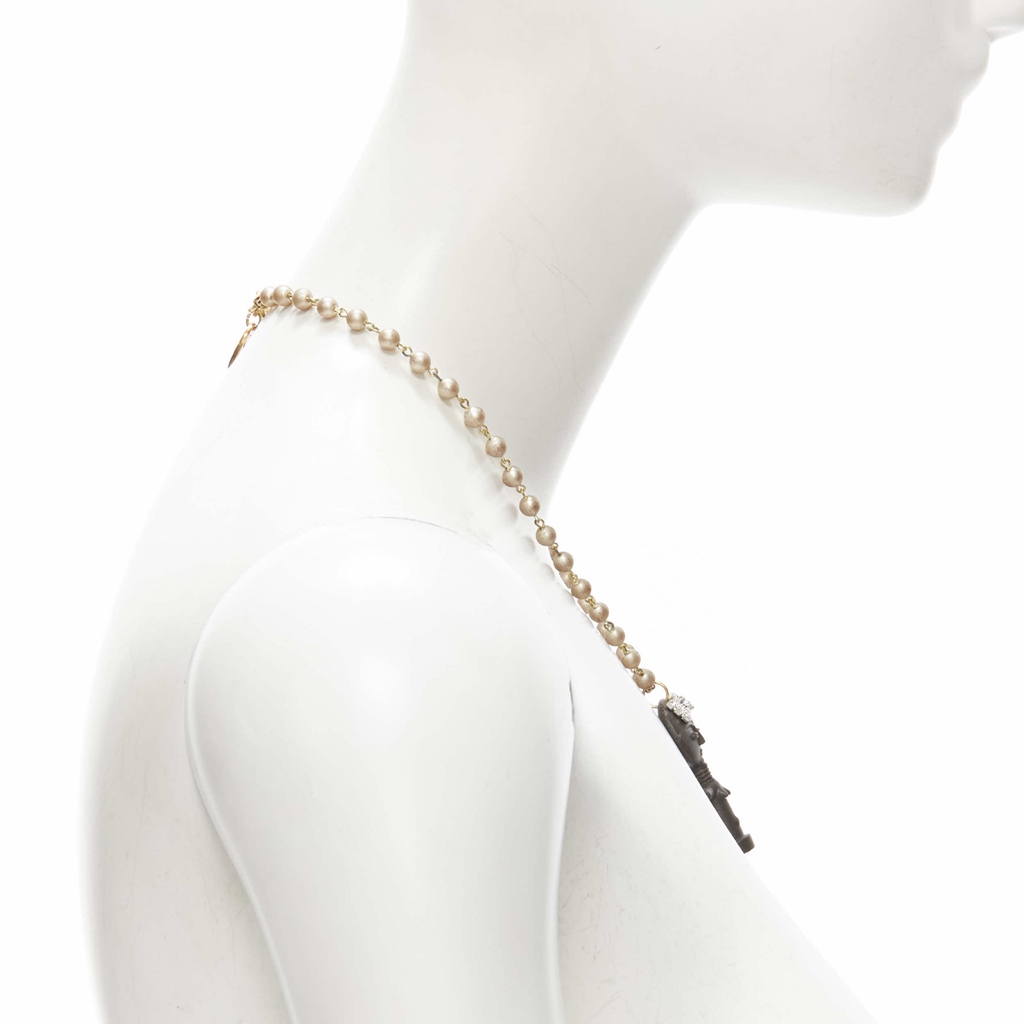 Unsigned / متعددة Statue Pearl Necklace - Image 6