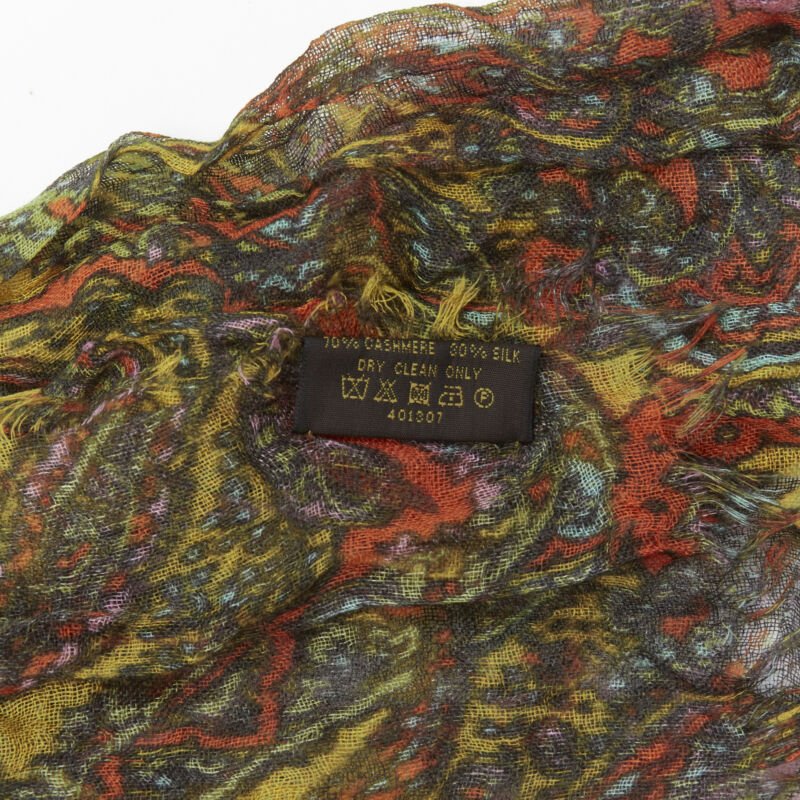 Louis Vuitton Paisley Scarf - Detail 1
