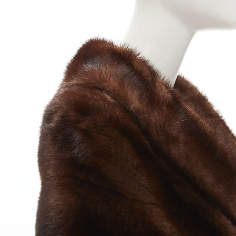 Unsigned / متعددة Brown Mink Fur Shawl - Detail 1
