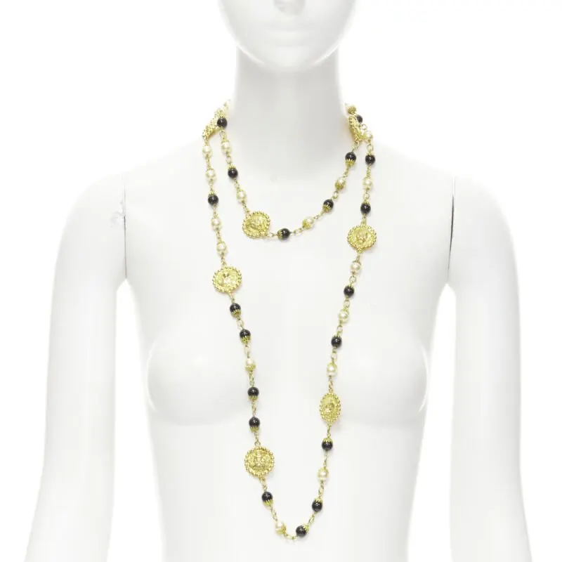 Chanel Lion Head Necklace Gold Metal Very good - Front View