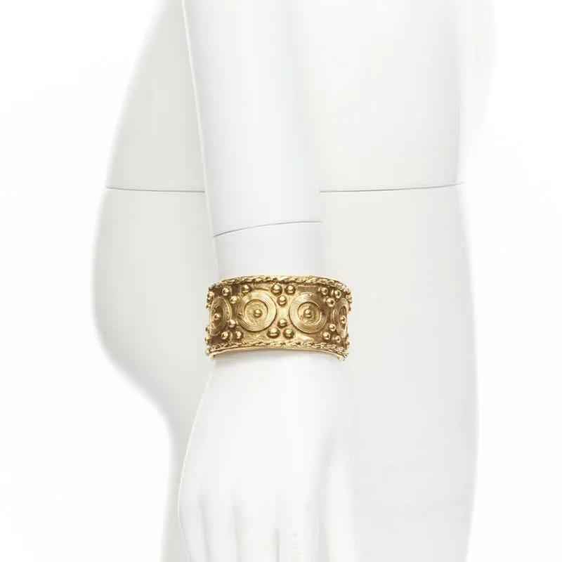 Chanel Etruscan Ornate Gold Cuff Gold Metal Very good - Front View
