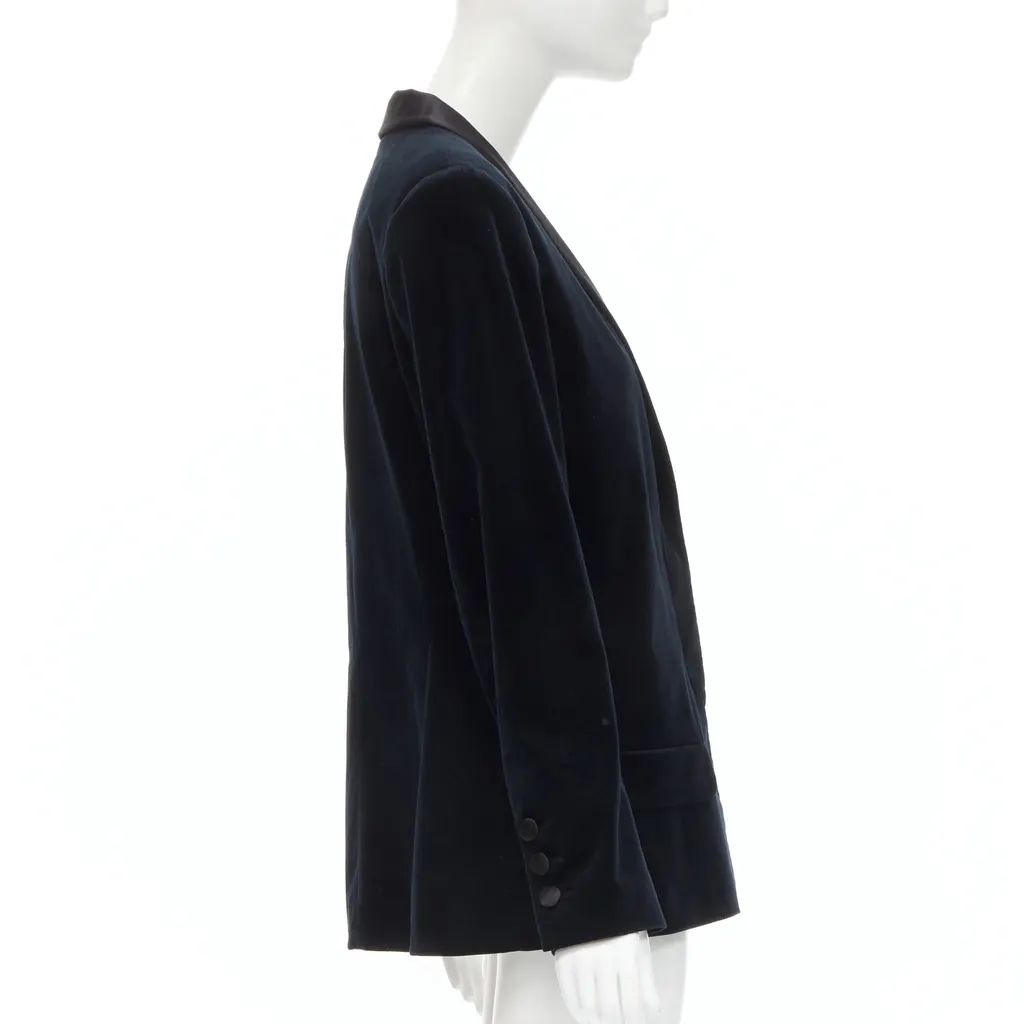 Chanel Velvet Tuxedo Blazer Navy Velvet Never worn - Model View