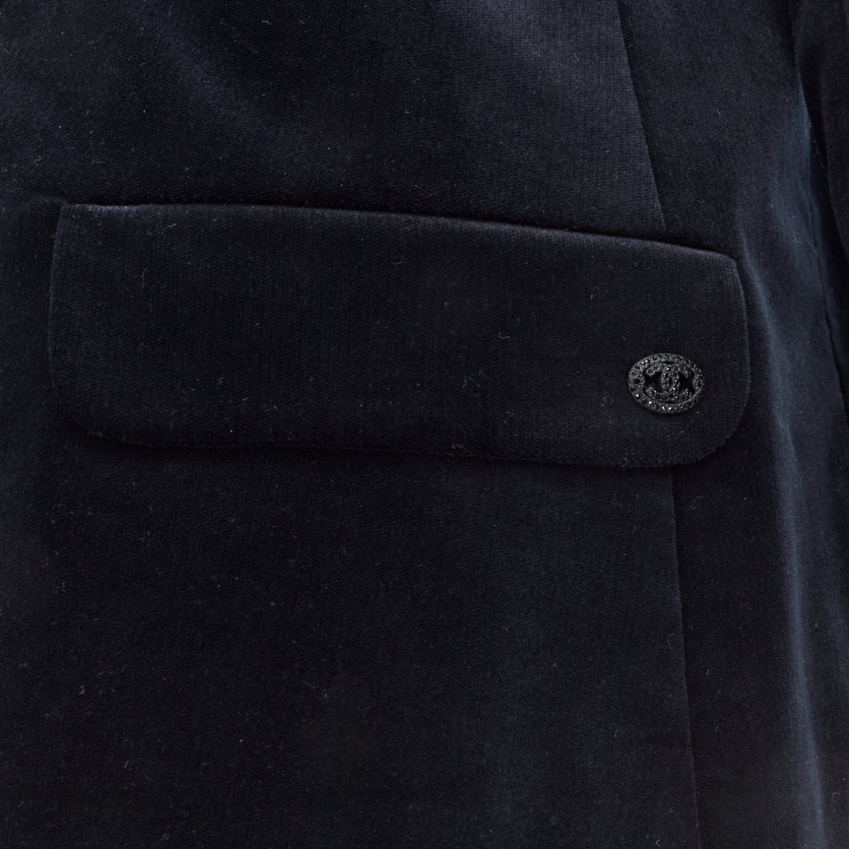 Chanel Velvet Tuxedo Blazer - Detail 2